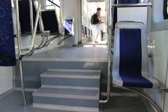  У Вінниці презентували мегатрамвай на 306 місць з Wi—Fi (фото). Трамвай Vin Way оснастили зручним входом для людей на інвалідних візках, у дверні додали сенсори, які блокують відкриття-закриття дверей, якщо в ньому перебувають люди.