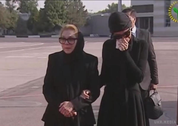 Дочка Карімова Гульнара і її син Іслам не прийшли на похорон (відео). Президент Узбекистану Іслам Карімов похований в Самарканді. На похорон прийшли сотні людей. Але старша дочка Карімова Гульнара на прощанні з батьком помічена не була.
