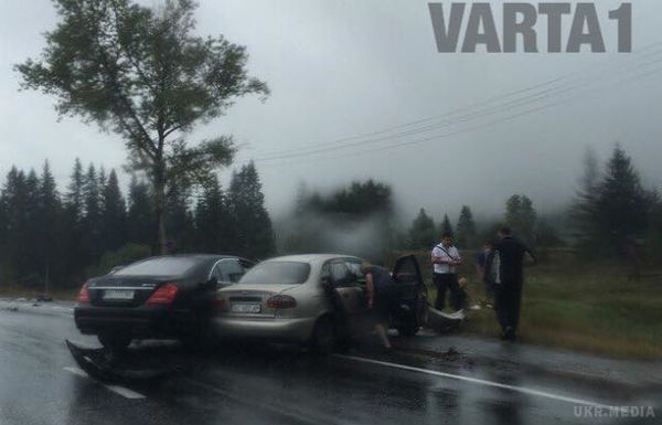 На Львівщині у ДТП  постраждав  народний депутат. У ДТП загалом постраждали 4 осіб (серед яких іноземець), пошкоджено 4 автомобілі