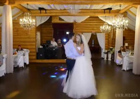 Найдивніші весілля: як люди святкують свій особливий день. Люди не завжди адекватно поводяться при виборі теми для весільної церемонії. Вірніше, для них все знаходиться в межах норми, "креативно" і "не як у всіх", але гостям часом буває ніяково.