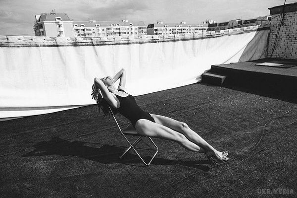 Катерина Варнава захопила довгими ногами в купальнику (фото). Телеведуча і учасниця шоу "Comedy Woman" порадувала шанувальників на сторінці в Instagram оригінальним фото.