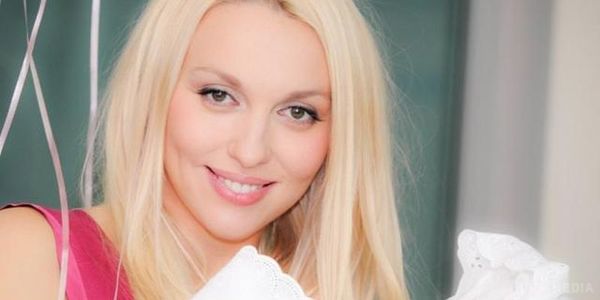  Харизматична співачка Оля Полякова стала обличчям модного бренду. Знаменита співачка Оля Полякова стала обличчям модного бренду від дизайнера Андре Тана.