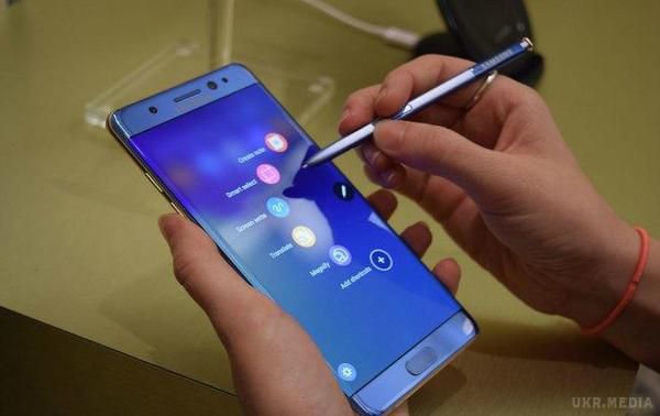 У США закликають припинити використання смартофонів Samsung Note 7. Комісія з безпеки споживчих товарів закликала власників Samsung Galaxy Note 7 припинити використання смартофонів і відключити їх через проблеми з акумулятором.