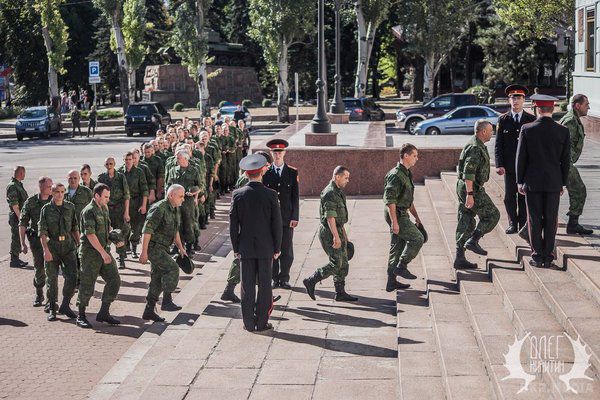 У Донецьку помпезно поховали командира бандформування «Кальміус» (ФОТО). В окупованому Донецьку у суботу, 10 вересня, пройшли похорони одного з «польових командирів» самопроголошеної «ДНР», керівника бандформування «Кальміус» Олександра Немогая з позивним «Алекс».