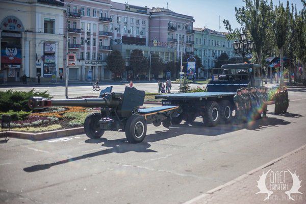 У Донецьку помпезно поховали командира бандформування «Кальміус» (ФОТО). В окупованому Донецьку у суботу, 10 вересня, пройшли похорони одного з «польових командирів» самопроголошеної «ДНР», керівника бандформування «Кальміус» Олександра Немогая з позивним «Алекс».