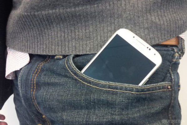 Мобільний телефон у кишені штанів може привести чоловіка до безпліддя - дослідження. Радіація від телефону давала 8%-е зниження рухливості сперматозоїдів і 9%-е зниження їх життєздатності.