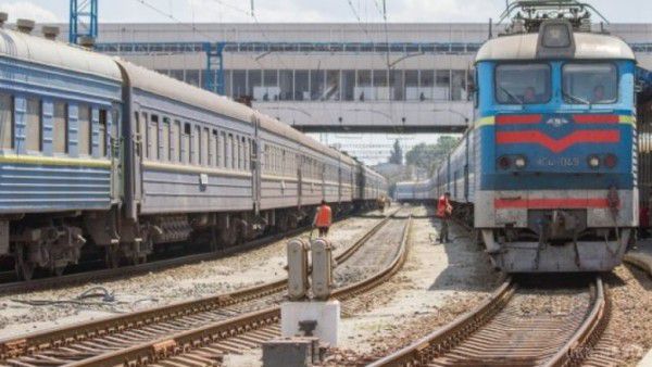 Львівська залізниця підвищила тариф на проїзд в електричках. Вартість проїзду в електричках тепер складатиме від 6 до 29 грн в залежності від дальності поїздки, раніше - від 4,5 грн до 27,60 грн.