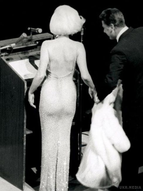 Легендарну сукню Мерилін Монро продадуть на аукціоні (фото, відео). Про це плаття в майбутньому будуть ходити легенди.