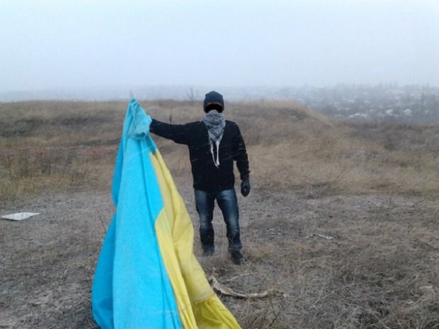 У Харкові наруга над державним прапором України обійшлося чоловікові 850 грн. Під час судового розгляду чоловік повністю визнав свою провину.