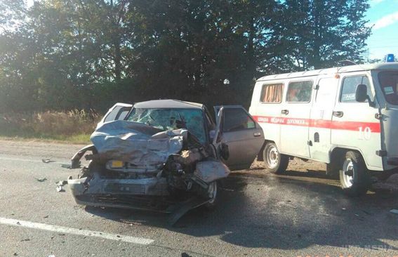 Троє чиновників загинули в жахливій аварії. Учора в Рівненській області на автотрасі Київ-Чоп сталася смертельна ДТП, в якій загинули чиновники Радивилівської РДА.