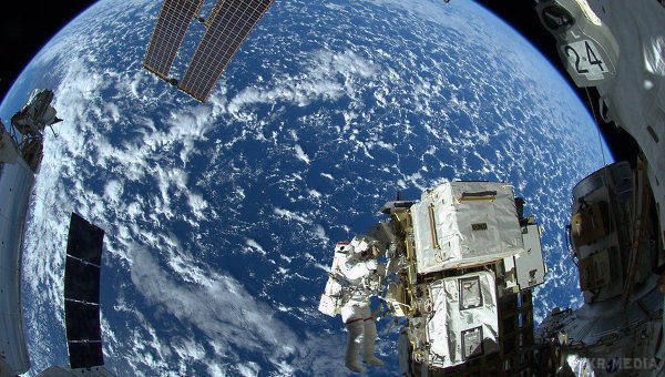 Китай запустив у космос орбітальну станцію. Китай запустив ракету-носій з орбітальним модулем "Тяньгун-2" з космодрому в пустелі Гобі.