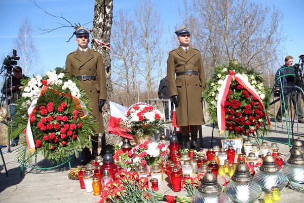 Польща відкрито заявила про вину російської сторони в трагедії під Смоленськом – ІноЗМІ. Антоні Мачеревич, міністр оборони Польщі, на зустрічі з родичами жертв катастрофи під Смоленськом, відкрито заявив про вину російської сторони. 