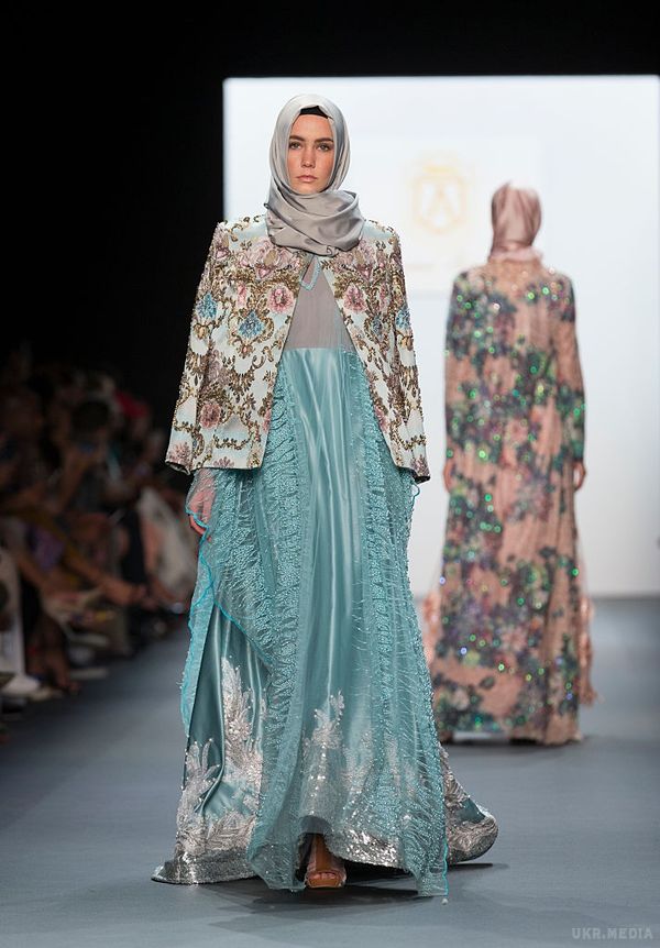 Індонезійський дизайнер підкорила Нью-Йорк новими образами (фото). На Тижні моди у Нью-Йорку вперше показали колекцію індонезійського дизайнера Анніеси Хасібуан.