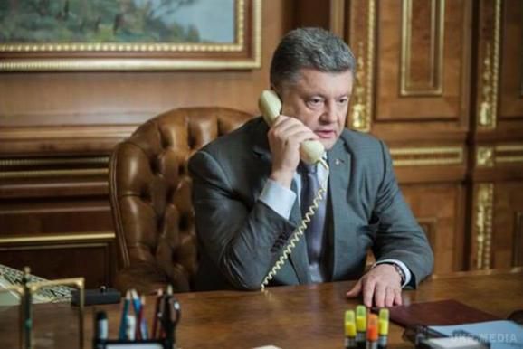 Порошенко і Меркель під час телефонної розмови обговорили ситуацію на Донбасі.  Домовився про координацію зусиль щодо виконання Мінських домовленостей.