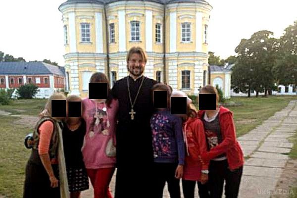 У Росії священик спокусив юну хористку. Про них навряд чи хто-небудь дізнався б, якби не балакучість самої дівчинки - вже на той момент 15-річною. 
