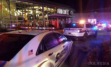 У місті Сент-Клауд в штаті Міннесота, США відбувся ножовий напад.  Вісім постраждалих з ножовими пораненнями направили в лікарню