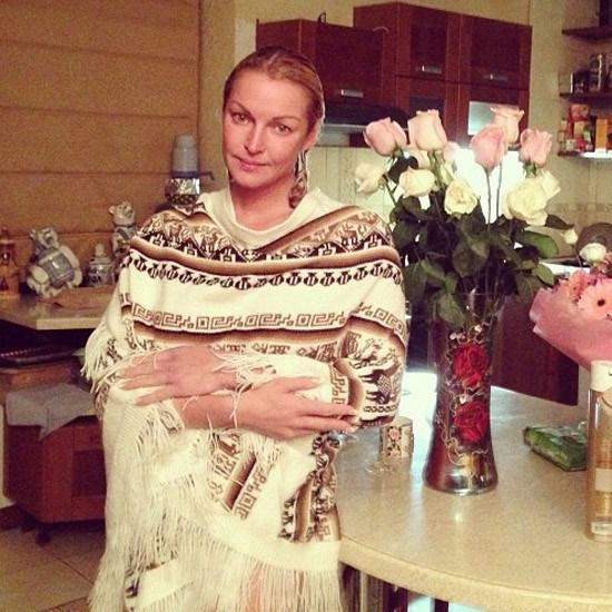 Анастасія Волочкова виклала в свій Instagram фотографії без макіяжу і в домашньому одязі. Шанувальники були раді бачити зірку в незвичному для неї образі.