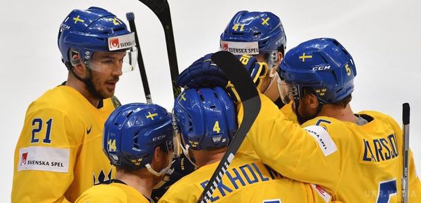 Хокей. Кубок світу: Швеція обіграла Росію. Другий день Кубка світу ознаменувався перемогами збірних Швеції та молодих зірок Північної Америки.
