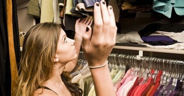 Народні методи боротьби з міллю: не залиш комасі ні єдиного шансу!. Багато хто до сих пір дивуються наявності молі в квартирі: людство все більше віддаляється від природи, таргани вже стали рідкісними гостями, а молі всі нізащо! Звідки така живучість? Справа в тому, що міль дуже любить хутро і вовну, а речі з натуральних матеріалів сьогодні вважаються ознакою добробуту.
