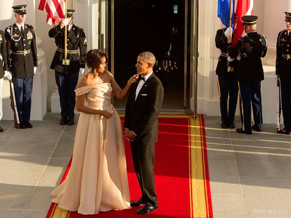 Романтичні фото Барака і Мішель Обами, які вас зворушать.  Їх союз стає міцнішим ось уже 27 років поспіль. А вогнику в очах позаздрять навіть молоді романтики. 