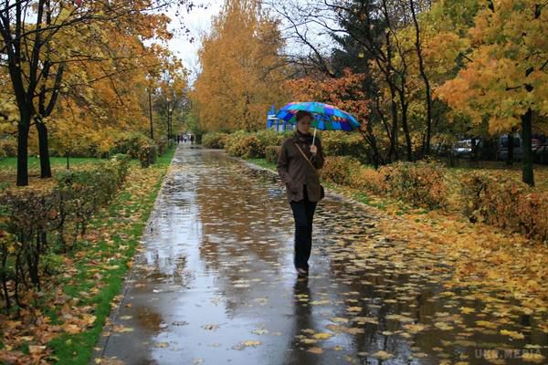 В Україну прийшла негода: синоптики оголосили штормове попередження. 20 вересня у південних і східних областях України очікуються дощі з грозами, місцями град та пориви вітру.