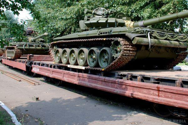 Росія перекинула під Іловайськ танки і боєприпаси. Зафіксовані чергові факти перекидання з території РФ озброєння і військової техніки для бойовиків.