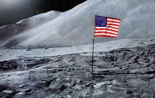 Наприкінці 1950-х років, коли тривала Холодна війна, США хотіли підірвати Місяць.  Пише журнал Newsweek, який отримав доступ до розсекречених урядових архівів Білого дому