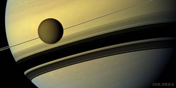 На супутнику Сатурна виявлено "неможливу" хмару. Хмари на Титані утворюються не так, як припускали вчені.