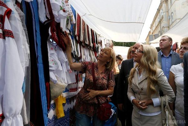 Тимошенко влаштувала пишні хрестини для внучки. Юлія Тимошенко влаштувала пишні хрестини для своєї першої внучки Єви. 