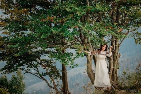 Наталка Карпа поділилась весільними фото і відео з героєм АТО. Відома українська співачка Наталка Карпа, яка вийшла заміж за героя АТО, показала весільні фото і відео.