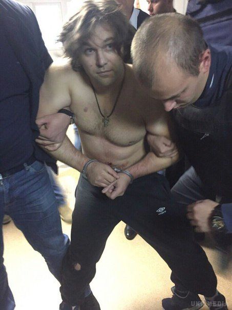 З'явилися перші фотографії з місця затримання "торнадовца" Пугачова. У дніпровській лікарні ім. Мечникова затриманий передбачуваний вбивця двох поліцейських.