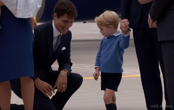 Принц Джордж відмовився вітатися з прем'єром Канади. Джастін Трюдо намагався дати руку маленькому принцу.