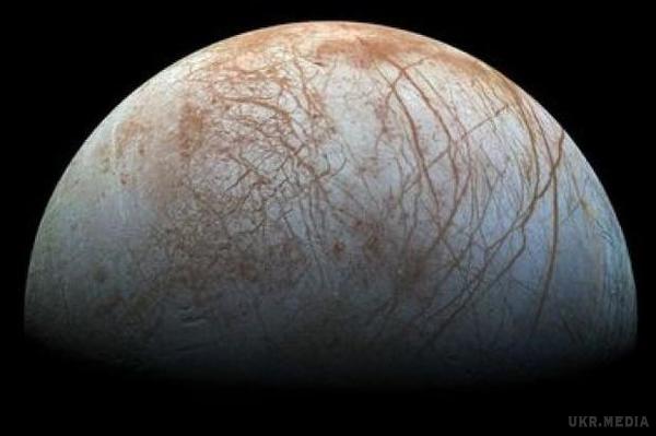 Космос. Чи є життя на Європі - супутнику Юпітера. На супутнику є океан з рідкої води, яка можливо може бути середовищем для якихось форм життя.
