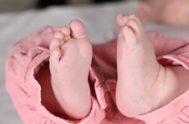У Мексиці народився перший у світі малюк від "трьох батьків". У Мексиці успішно провели унікальну операцію зі штучного запліднення, в результаті якої з'явилася дитина від "трьох батьків".