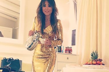 В сукні з глибоким вирізом на грудях, Ані Лорак прийшла в ресторан (фото). Співачка Ані Лорак порадувала шанувальників на сторінці в Instagram сімейними фото. 