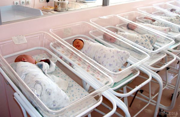 У Житомирі жінка народила «зайву» дитину (фото). У Житомирі жінка замість очікуваної двійні народила трьох хлопчиків. 