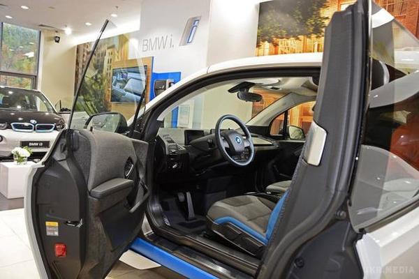 BMW починає продажі електромобілів в Україні. Слідом за Renault про початок офіційних продажів електромобілів у нашій країні заявив офіційний імпортер BMW в Україні «АВТ Баварія».
