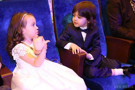 4-річний син Філіпа Кіркорова записав у студії свою першу пісню (ВІДЕО). Російський співак відвідав відкриття дитячого ресторану Максима Фадєєва і Еміна Агаларова.
