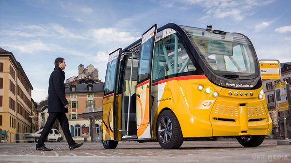 У Франції запустили безпілотні автобуси. У французькому місті Ліоні, почали возити пасажирів на електричних автобусах компанії Navya з автопілотом. 