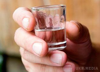 В Україні кількість жертв від отруєння сурогатним алкоголем сягнула 49 осіб. В Україні станом на 18:00 вівторка, 4 жовтня, зареєстровано 96 випадків отруєння фальсифікованим алкоголем, із них 49 випадків із летальним результатом.