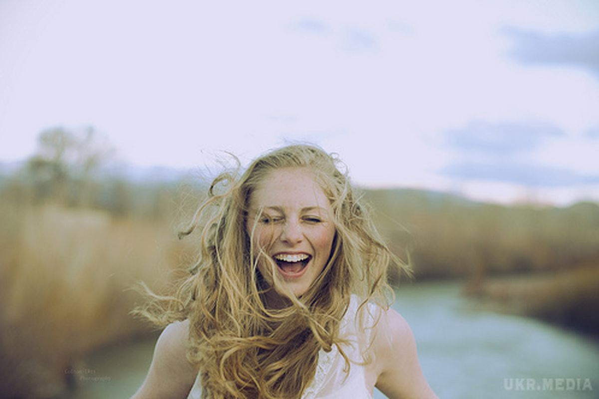 Сміх корисний для здоров'я: він спалює калорії і знижує тиск. Сміх впливає не тільки на наш настрій, але і на самопочуття. Сміх корисний для здоров'я, він стабілізує кров'яний тиск і навіть лікує рак.
