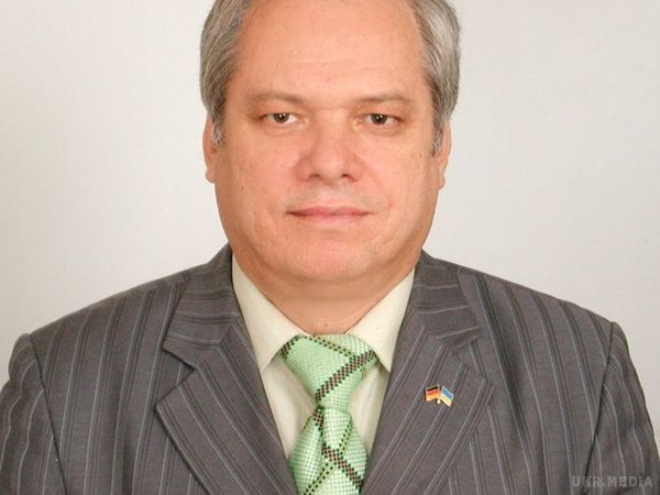 Один повішений, інший заколотий: стали відомі подробиці вбивства сім'ї вчених у Харкові. У харківському спальному районі у власній квартирі вбили 58-річного професора, доктора фізико-математичних наук Геннадія Загинайлова та його 32-річного сина Владислава.