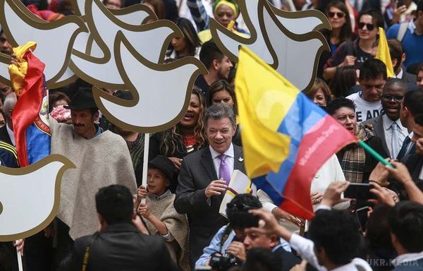 Хто і за що отримав Нобелівську премію цього року. Лауреатом Нобелівської премії миру став президент Колумбії. Нобелевська премія миру 2016 року присуджена президенту Колумбії Хуану Мануелю Сантосу.