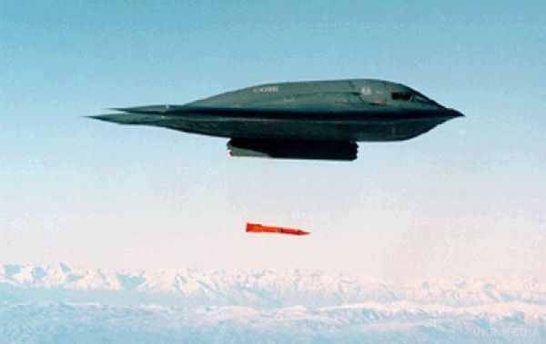 США випробували дві нові атомні бомби. Випробування модернізованих атомних бомби B61-7 і B61-11 пройшли успішно.