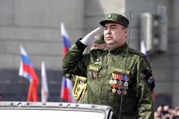 «Якби сюди увійшла Росія, ми б зупинилися далеко за Києвом», - вважає Плотницкий. Також, за його словами, оптимальним варіантом для «Луганської народної республіки» був би перехід під юрисдикцію Російської Федерації. 