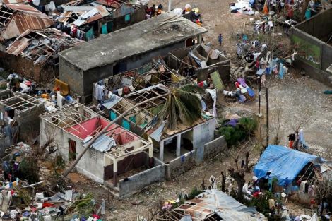 Руйнівний "Метью" приніс на цей тропічний острів ще й смертельну недугу. На Гаїті після урагану "Метью" почався спалах холери, від якої вже загинуло 13 осіб.