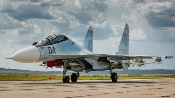 Росіяни перекинули у Крим багатофункціональний винищувач Су-30СМ. У російському відомстві повідомили, що екіпаж нового винищувача пройшов навчання в Ейському навчальному центрі та "вже приступив до виконання завдань бойової підготовки"