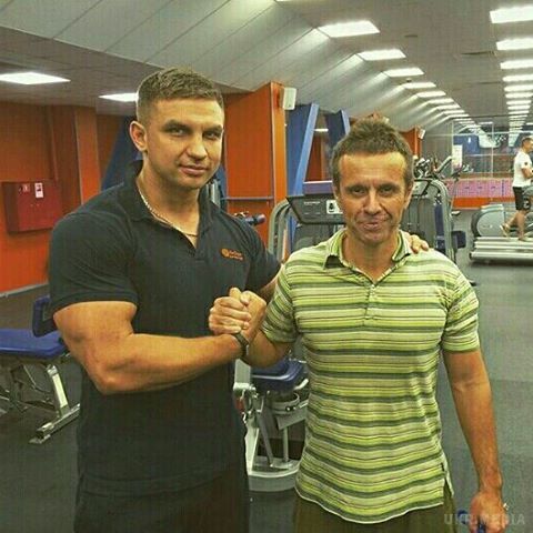 Андрій Губін здивував молодшим виглядом. 42-річний співак Андрій Губін, здивував шанувальників молодшим виглядом.
