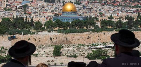 Ізраїль вирішив припинити співпрацю з ЮНЕСКО. Рішення припинити співпрацю з ЮНЕСКО Ізраїль прийняв після резолюції про святи місця Єрусалиму.