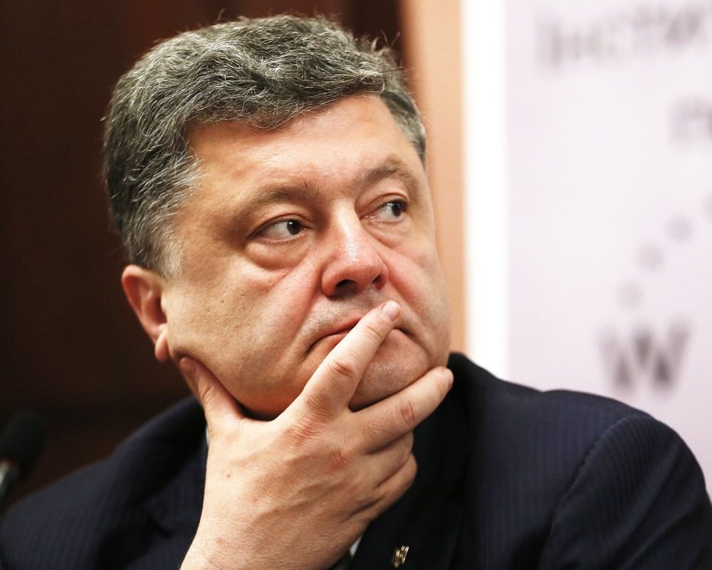 Порошенко не виключає повномасштабного вторгнення Росії в Україну. Про це він повідомив під час урочистої церемонії передачі чергової партії військової техніки та озброєння особовому складу Збройних сил України